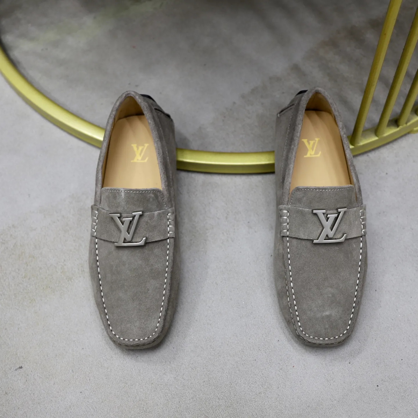 Ex-factory price: 480💰【LV】Louis Vuitton ⚠️High-end men’s driving and pedal series ⚠️38-44 (customized for 45) ⚠️All original cowhide leather! Thick and soft! Made entirely of calfskin lining! Rubber sheet anti-slip beanie sole! Three-dimensional package technology! Fashionable and classic! Handicrafts! Original high quality! Feel free to compare!